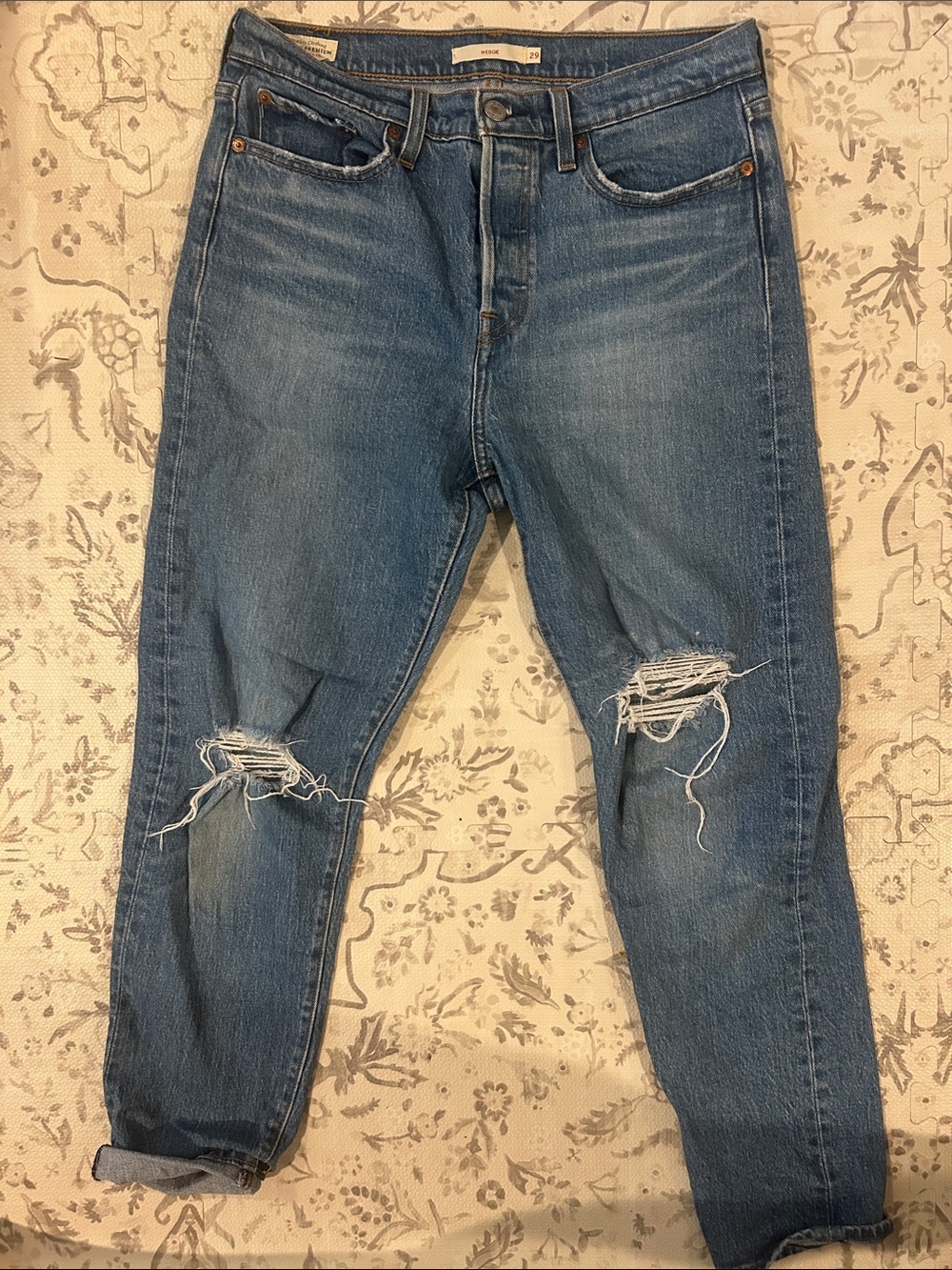 Womens Levi Wedgie- Size 29